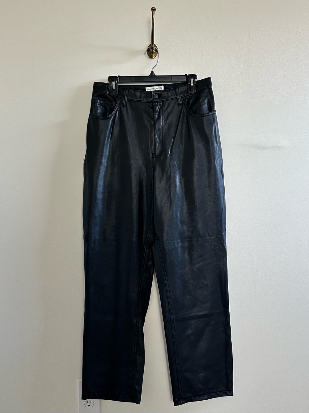 Abercrombie & Fitch faux leather 90’s straight leg ultra high rise- 31 curve